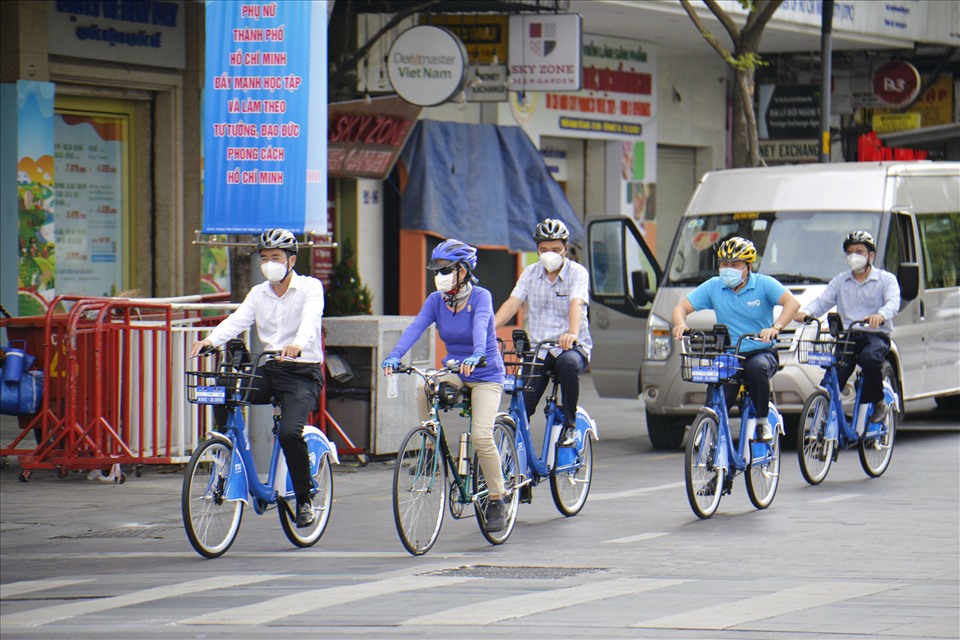 Tích cực tham gia giao thông bằng xe đạp, xe điện, phương tiện giao thông công cộng và đi bộ.